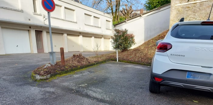 Image 1 sur 4 - Parking/box  ·  Location · Limoges (87000) · 10m²