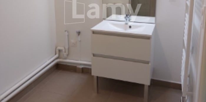 Image 7 sur 10 - Appartement  ·  Location · Nimes (30900) · 2 pièces · 46m²