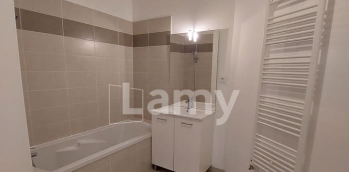 Image 6 sur 8 - Appartement  ·  Location · Cenon (33150) · 3 pièces · 57m²