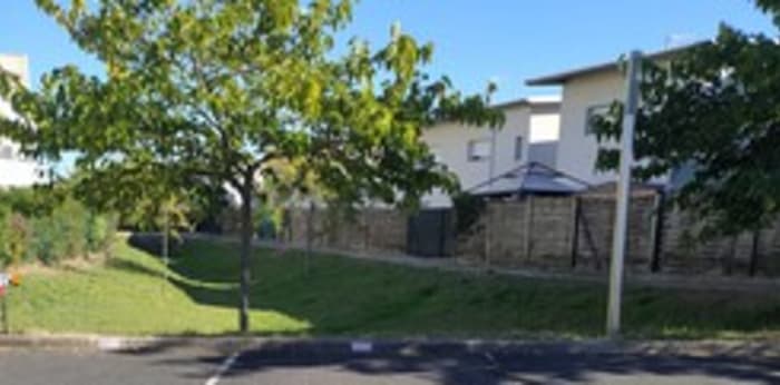 Image 1 sur 3 - Parking/box  ·  Location · La Rochelle (17000) · 12m²