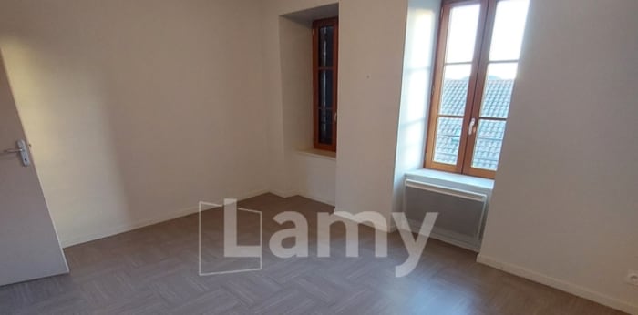 Image 9 sur 14 - Maison/villa  ·  Location · Egliseneuve Des Liards (63490) · 106m²