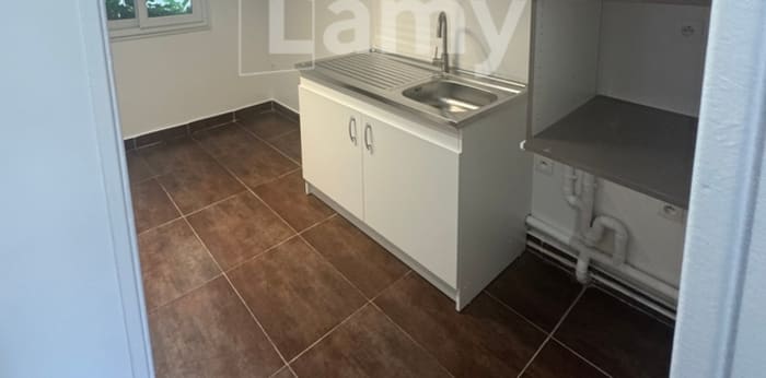 Image 6 sur 9 - Appartement  ·  Location · Paris (75020) · 3 pièces · 54m²