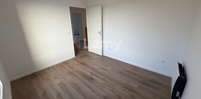 Image 12 sur 28 - Maison/villa  ·  Location · La Chapelle En Serval (60520) · 5 pièces · 98m²