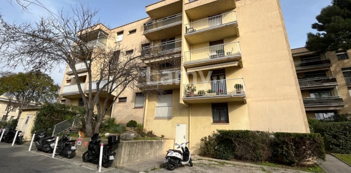 Image 8 sur 11 - Appartement  ·  Location · Marseille (13009) · 2 pièces · 41m²