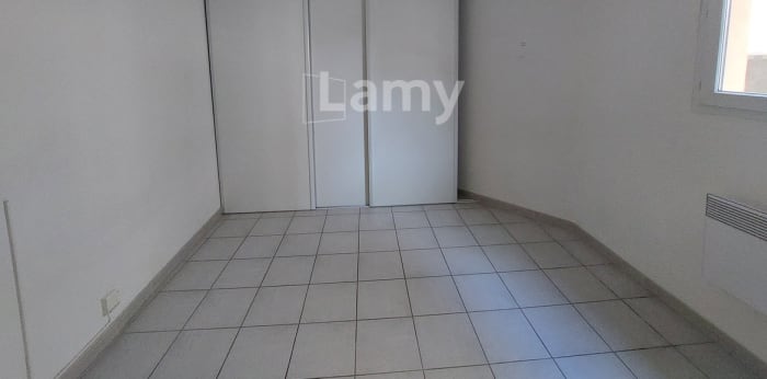 Image 10 sur 14 - Appartement  ·  Location · Nimes (30000) · 2 pièces · 47m²