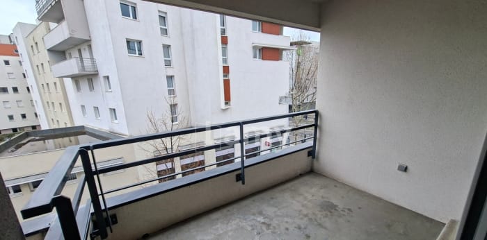 Image 8 sur 9 - Appartement  ·  Location · Clermont Ferrand (63100) · 2 pièces · 40m²