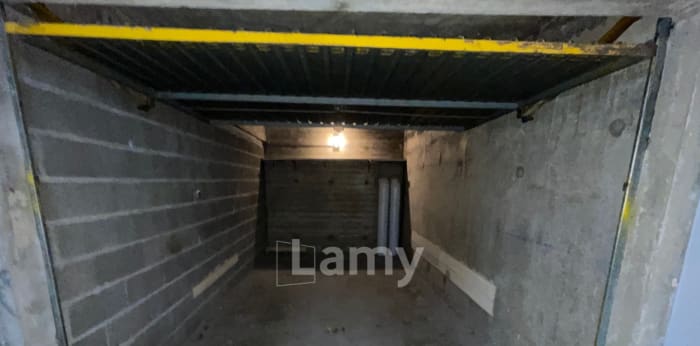 Image 2 sur 3 - Parking/box  ·  Location · Villefranche Sur Saone (69400) · 10m²