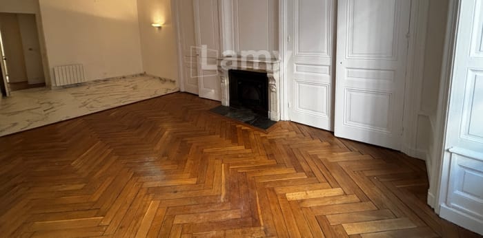 Image 2 sur 9 - Appartement  ·  Location · Lyon (69006) · 2 pièces · 68m²