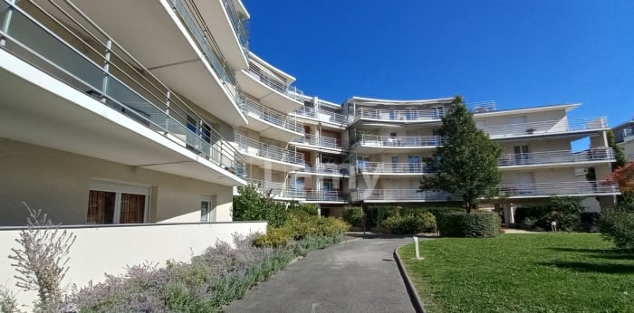 Image 1 sur 6 - Appartement  ·  Location · Clermont Ferrand (63100) · 3 pièces · 68m²