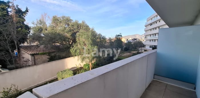 Image 1 sur 17 - Appartement  ·  Location · Marseille (13008) · 2 pièces · 37m²