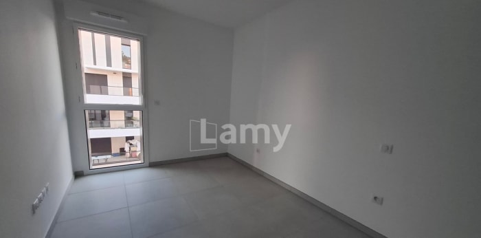 Image 8 sur 12 - Appartement  ·  Location · Marseille (13008) · 3 pièces · 67m²