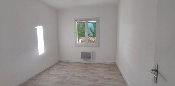 Image 5 sur 13 - Appartement  ·  Location · Ales (30100) · 5 pièces · 78m²