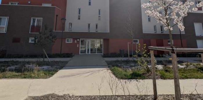 Image 1 sur 3 - Parking/box  ·  Location · Amiens (80000) · 14m²