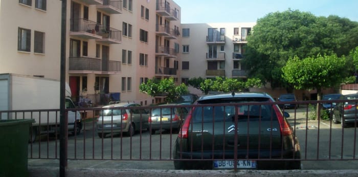 Image 1 sur 2 - Parking/box  ·  Location · Nimes (30900) · 12m²