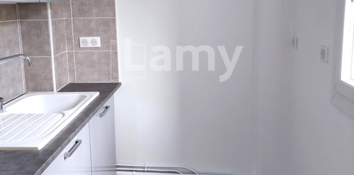 Image 2 sur 10 - Appartement  ·  Location · Digne Les Bains (04000) · 2 pièces · 33m²