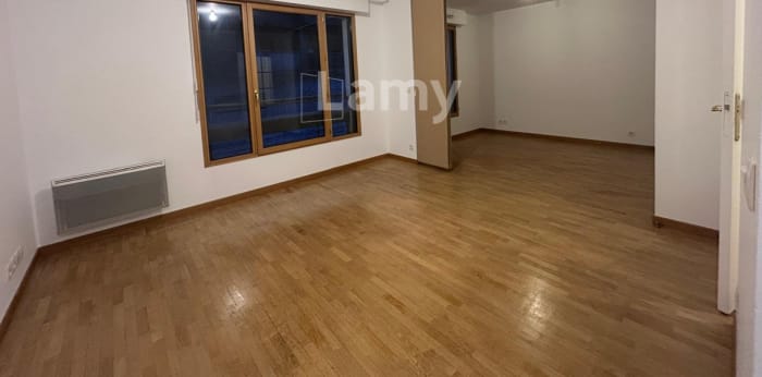 Image 1 sur 4 - Appartement  ·  Location · Paris (75010) · 1 pièce · 35m²