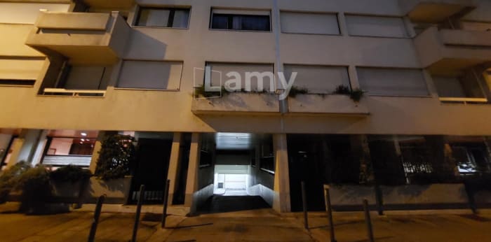 Image 1 sur 6 - Parking/box  ·  Location · Grenoble (38100) · 12m²