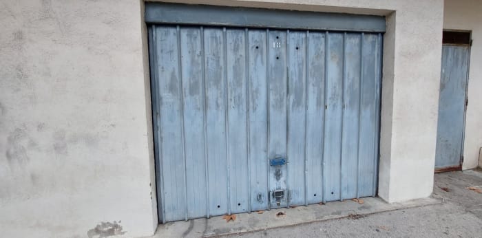 Image 2 sur 8 - Parking/box  ·  Location · Marseille (13011) · 17m²
