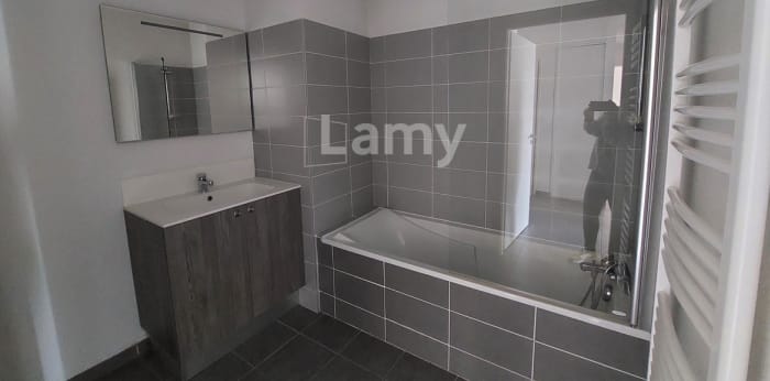 Image 11 sur 17 - Appartement  ·  Location · Nimes (30900) · 3 pièces · 61m²