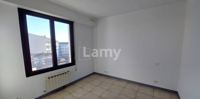 Image 8 sur 16 - Appartement  ·  Location · Nimes (30900) · 2 pièces · 46m²