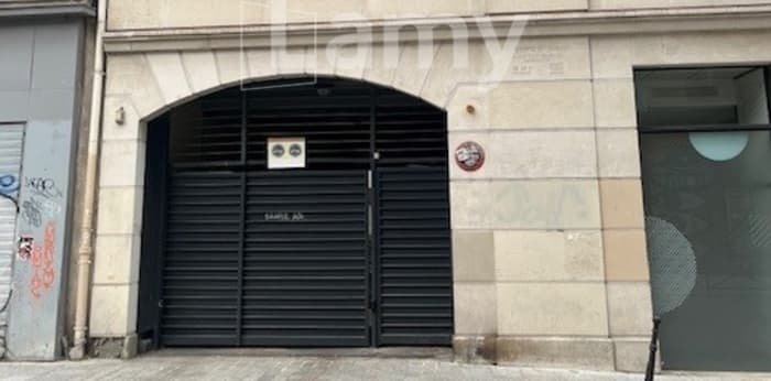 Image 1 sur 5 - Parking/box  ·  Location · Paris (75010) · 9m²