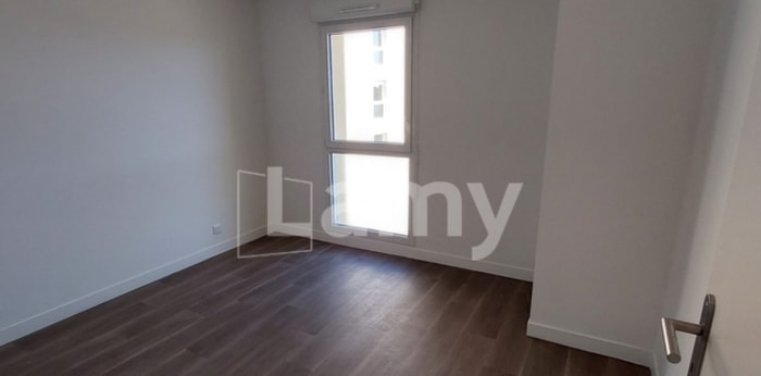 Image 5 sur 8 - Appartement  ·  Location · Poitiers (86000) · 2 pièces · 42m²