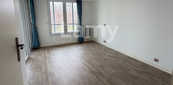 Image 11 sur 12 - Appartement  ·  Location · La Rochelle (17000) · 3 pièces · 77m²