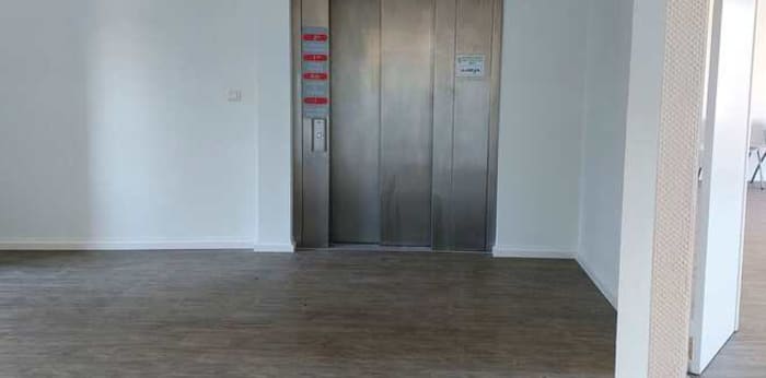 Image 5 sur 5 - Local  ·  Location · Lens (62300) · 138m²