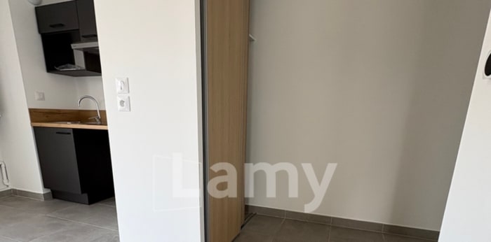 Image 3 sur 11 - Appartement  ·  Location · Les Angles (30133) · 2 pièces · 42m²