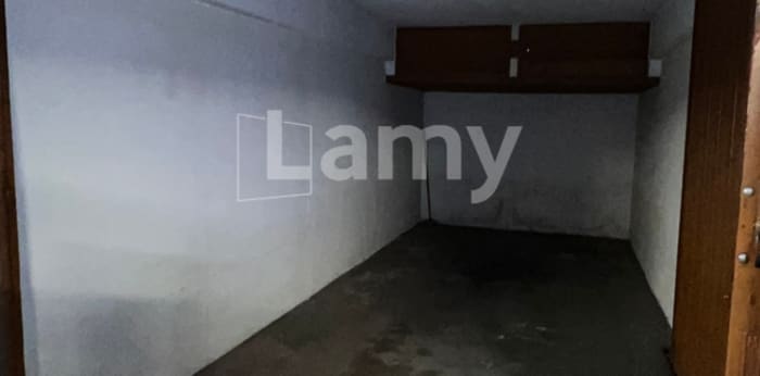 Image 1 sur 3 - Parking/box  ·  Location · Villeurbanne (69100) · 10m²