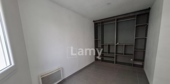 Image 8 sur 9 - Appartement  ·  Location · Marseille (13003) · 3 pièces · 56m²