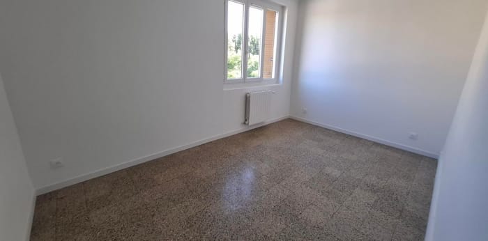 Image 7 sur 12 - Appartement  ·  Location · Marseille (13009) · 4 pièces · 73m²