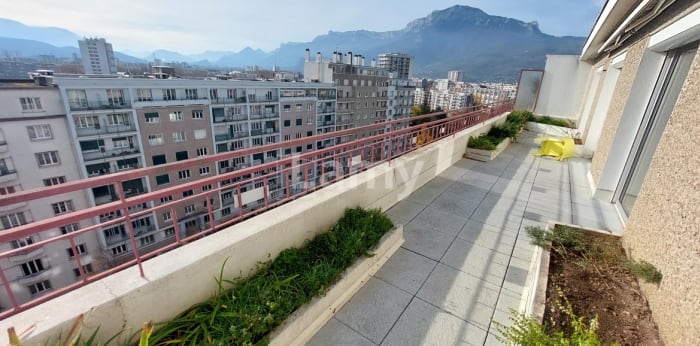 Image 2 sur 13 - Appartement  ·  Location · Grenoble (38000) · 4 pièces · 102m²