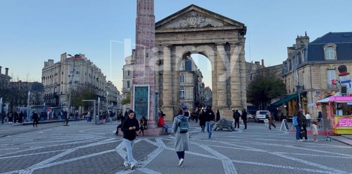 Image 2 sur 8 - Appartement  ·  Location · Bordeaux (33800) · 3 pièces · 82m²