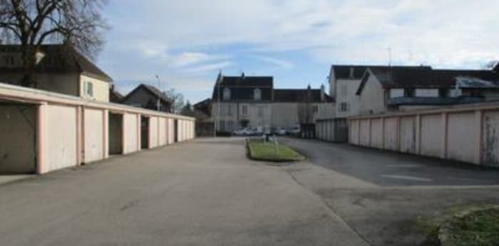 Image 1 sur 3 - Parking/box  ·  Location · Dole (39100) · 11m²