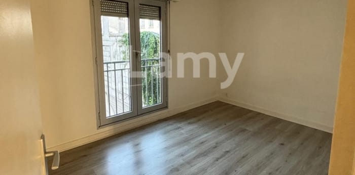 Image 7 sur 8 - Appartement  ·  Location · Paris (75003) · 4 pièces · 108m²