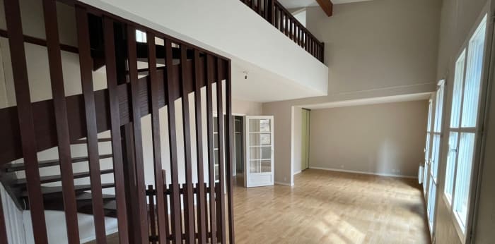 Image 1 sur 10 - Appartement  ·  Location · Bordeaux (33000) · 4 pièces · 79m²