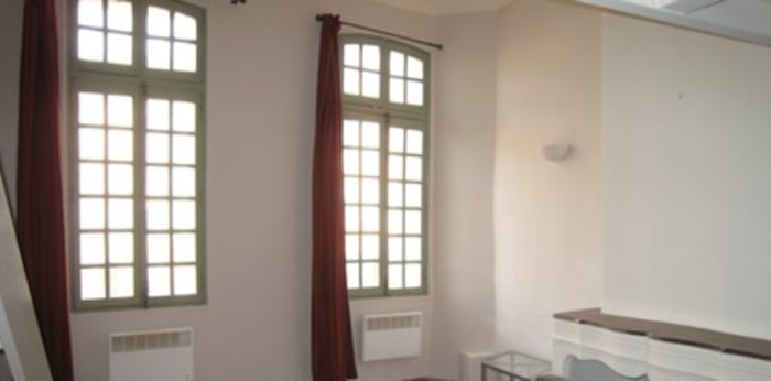 Image 1 sur 3 - Appartement  ·  Location · Aix En Provence (13100) · 1 pièce · 40m²