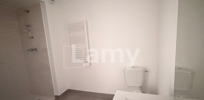 Image 4 sur 8 - Appartement  ·  Location · Les Angles (30133) · 2 pièces · 44m²