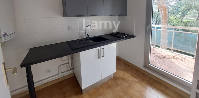 Image 7 sur 11 - Appartement  ·  Location · Nimes (30900) · 1 pièce · 31m²