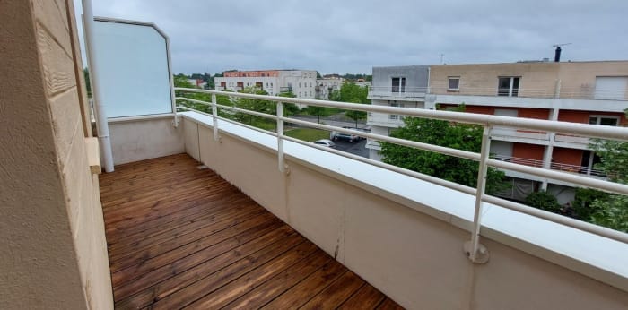 Image 1 sur 10 - Appartement  ·  Location · La Roche Sur Yon (85000) · 2 pièces · 44m²