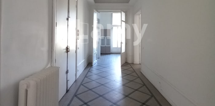 Image 4 sur 16 - Appartement  ·  Location · Marseille (13008) · 5 pièces · 178m²