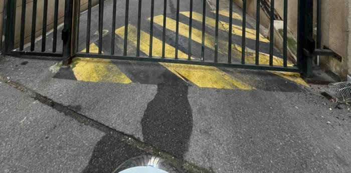 Image 2 sur 5 - Parking/box  ·  Location · Marseille (13004) · 10m²