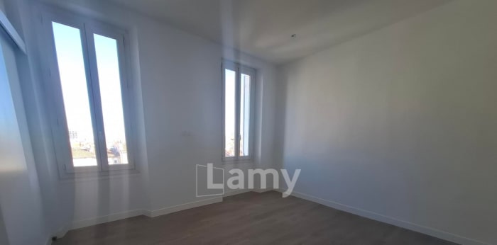Image 2 sur 11 - Appartement  ·  Location · Marseille (13007) · 3 pièces · 40m²