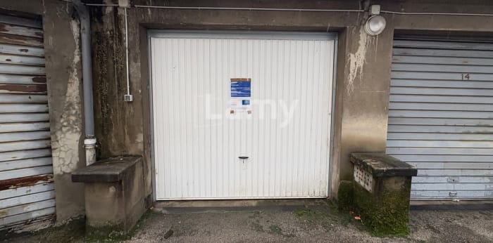 Image 1 sur 4 - Parking/box  ·  Location · Grenoble (38000) · 13m²