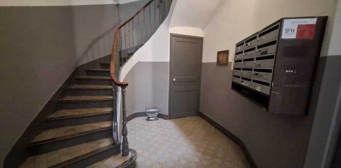 Image 8 sur 9 - Appartement  ·  Location · Marseille (13004) · 2 pièces · 46m²