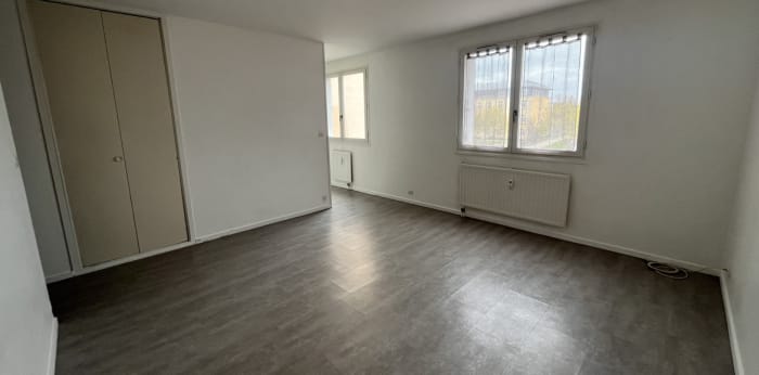 Image 2 sur 4 - Appartement  ·  Location · Dijon (21000) · 1 pièce · 31m²
