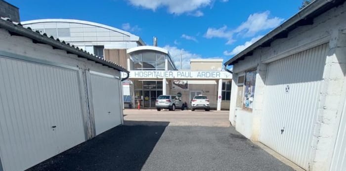 Image 1 sur 4 - Parking/box  ·  Location · Issoire (63500) · 1 pièce · 16m²