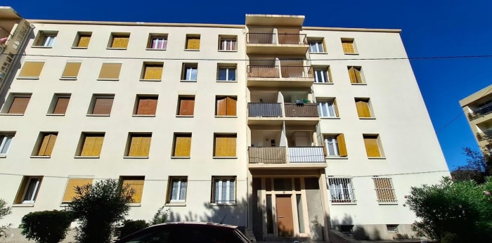 Image 2 sur 12 - Appartement  ·  Location · Marseille (13009) · 4 pièces · 73m²