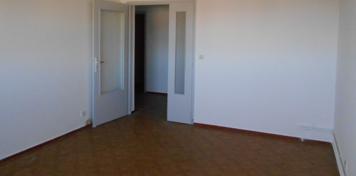 Image 2 sur 9 - Appartement  ·  Location · Nimes (30900) · 2 pièces · 49m²